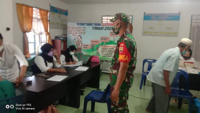 Pengamanan Pelaksanaan Vaksinasi Covid-19 Serta Himbauan Prokes Dilakukan Personel Jajaran Kodim 0207/Simalungun