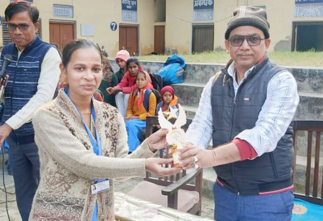 ​Jaunpur : मॉडल प्रतियोगिता में दीपिका गिरि प्रथम