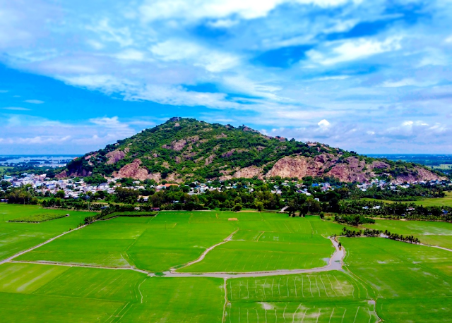 Sam Mountain in An Giang, 880000 Mekong Delta, Vietnam ⭐ Places to visit | Things to do ⏰ trip, address, tour, map, photos,☎️ phone, reviews.