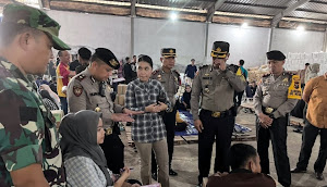 TNI/Polri Pantau Kegiatan Sortir dan Lipat Surat Suara Pemilihan Umum 2024 di Gudang KPU Medan