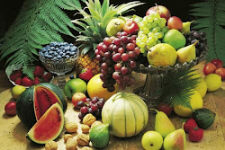 I piatti con la frutta e la frutta secca
