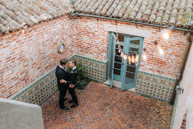 groom and groom kissing at casa feliz