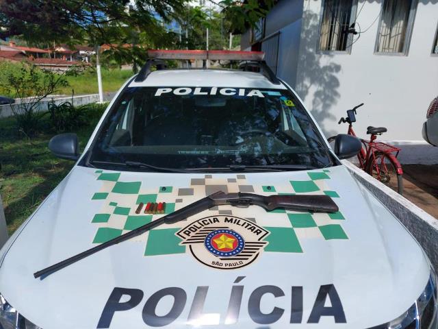 Policia Ambiental flagra homem com arma de fogo em Barra do Turvo