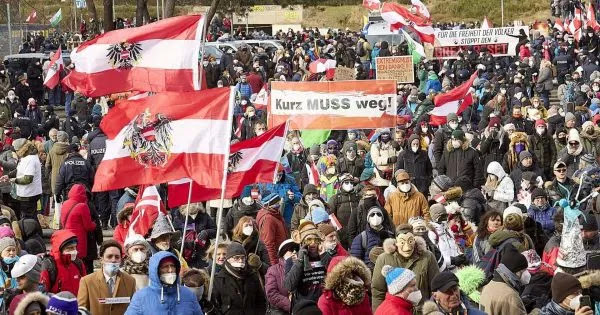 Αυστρία: 7.200 ευρώ πρόστιμο ή 4 εβδομάδες φυλάκιση για όποιον δεν εμβολιαστεί μέχρι τον Φεβρουάριο του 2022