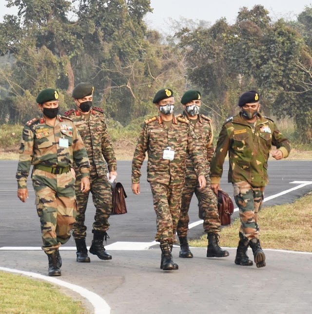 Indian Army : नई कॉम्बैट यूनिफॉर्म में नजर आए आर्मी चीफ मनोज मुकुंद नरवाने