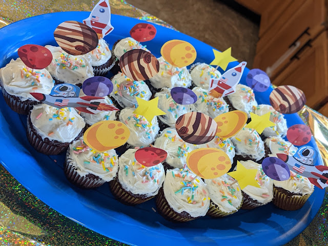 space party, astronaut party, space party cupcakes, astronaut party cupcakes, easy planet cupcakes,