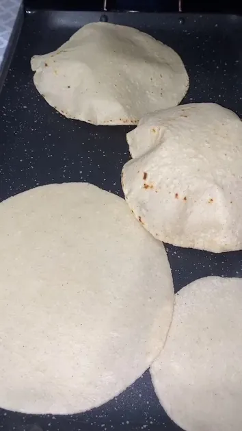 Cómo hacer tortillas de maíz con harina PAN