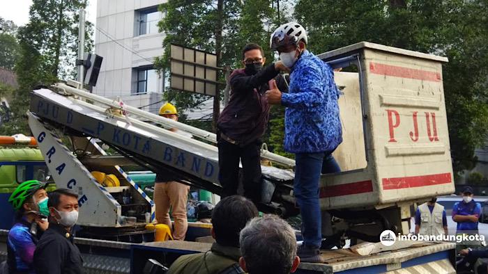 Pemkot Lakukan Penataan Kabel Semrawut ‘Hiasi’ Kota Bandung