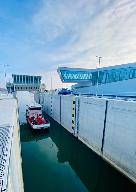 Венгрия. С 27 января начата опытная эксплуатация судоходного шлюза на реке Мосони-Дунай
