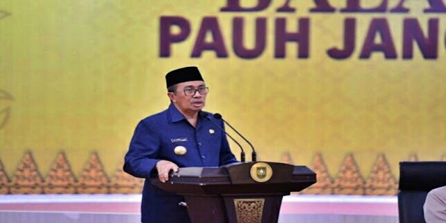 Gubri Syamsuar Lantik Dr. H. Kamsol Sebagai Kepala Dinas Pendidikan Provinsi Riau