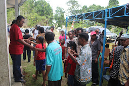 Herry Ario Naap Rayakan Natal dengan Kunjungi Masyarakat di Rumbin dan Mamarbo    