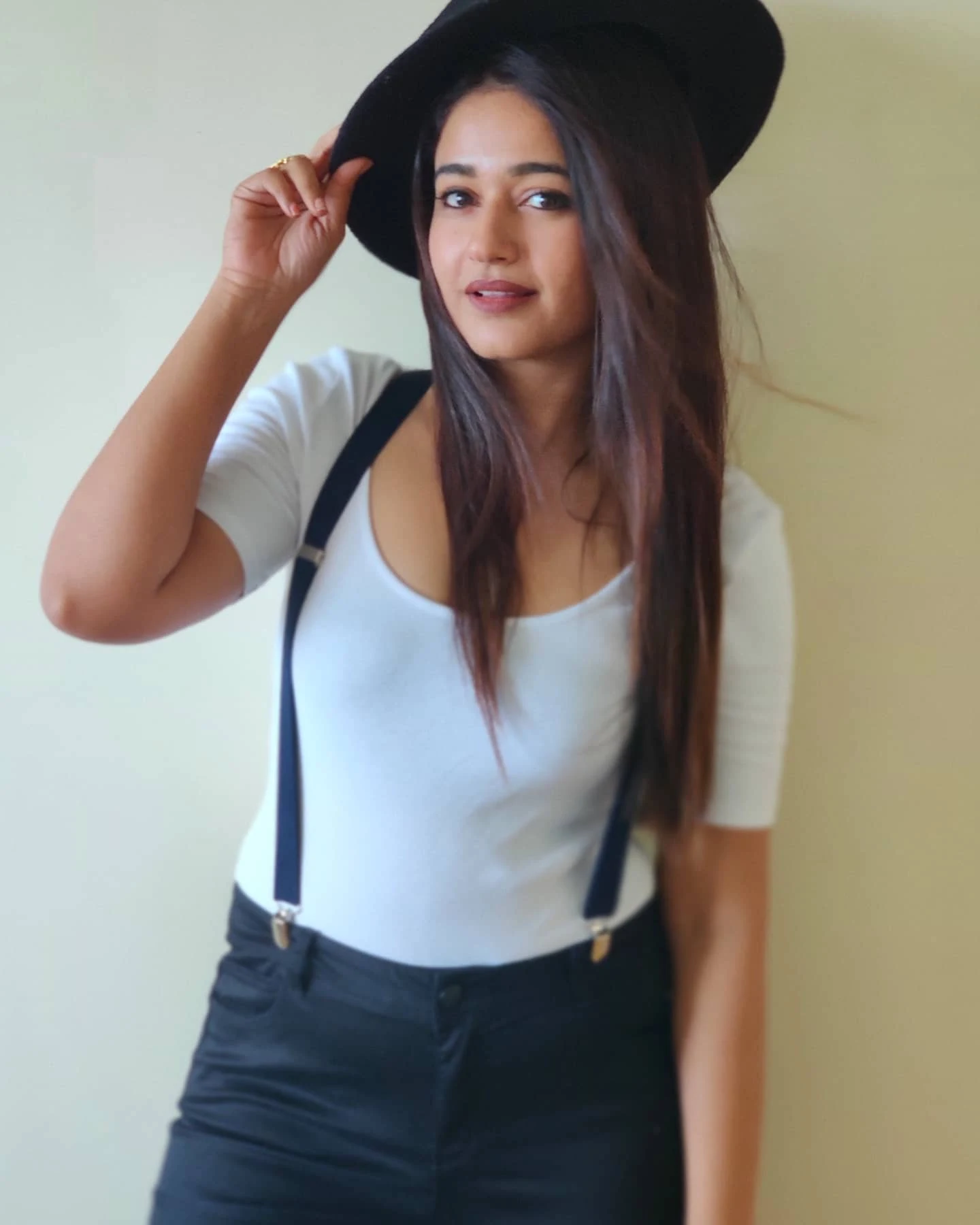 Poonam Bajwa hot and sexy looks | Poonam Bajwa hot latest pictures