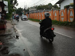 Anggota Polisi Bersimbah Darah Akibat Dibacok Begal di Jalan Raya Kranggan, Bekasi.
