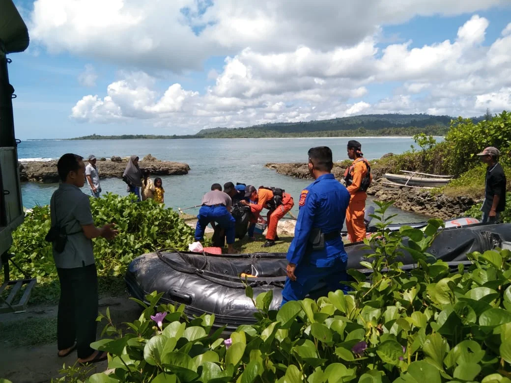 Tim Gabungan Pos SAR Simeulue dan Satpolairud Polres Simeulue, Lakukan Pencarian Nelayan Hilang Saat Cari Lobster