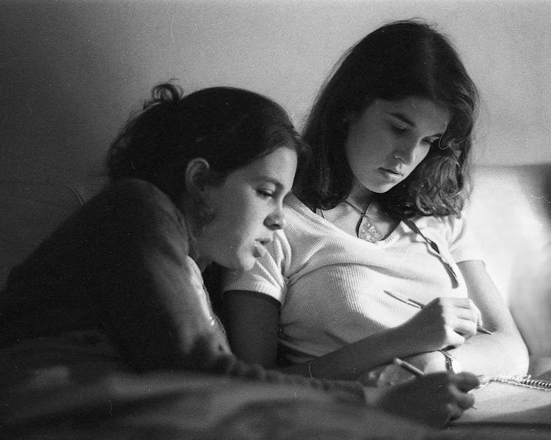 1971 Nina y Elvira. En Don Torcuato