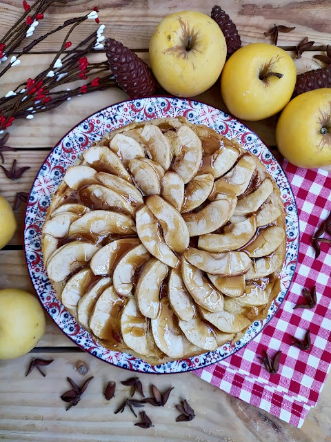 Tarta de manzana laminada. Postre, fruta, de temporada, de aprovechamiento. Receta fácil, sana, rica, rápida, con horno, Cuca