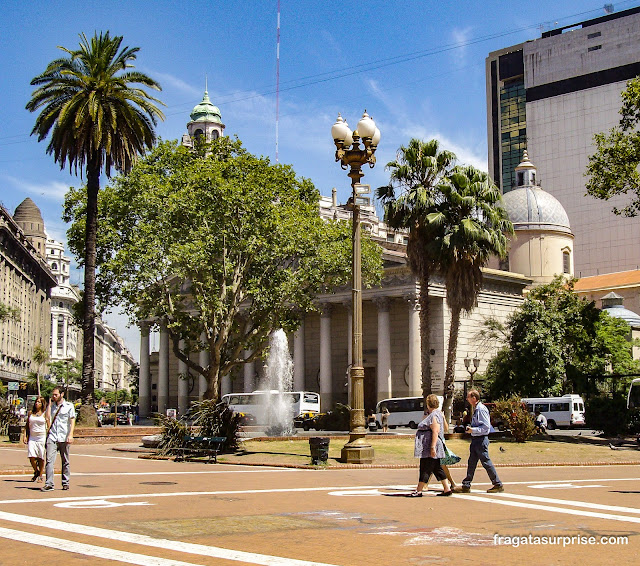 Catedral de Buenos Aires, Praça de Maio