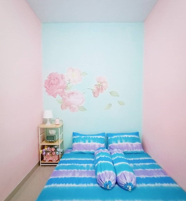 pink two colour combination for bedroom walls