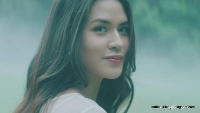 Lagu Cinta Sederhana Raisa