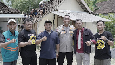 Jelang Ramadan, NH dan Purnomo Polisi Belajar Baik Bedah Rumah Janda 2 Anak di Lamongan