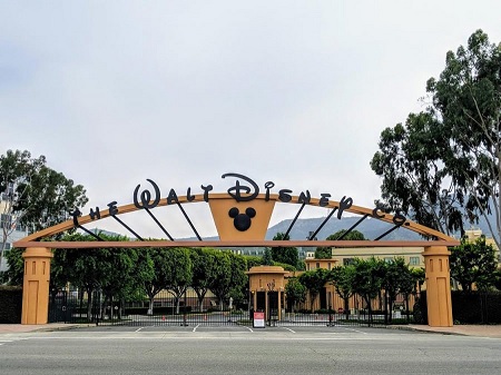 Walt Disney Company (holding) : quarterly revenue up 34%