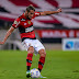 Flamengo diminui multa e Isla define posição sobre futuro no clube