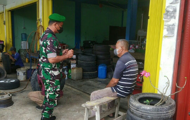 Babinsa Yuniaro Zebua Ajak Warga Sukseskan Vaksinasi dan Selalu Terapkan Prokes