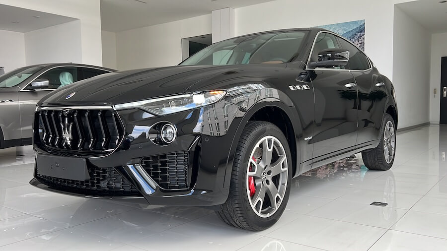 Xe Maserati Levante SUV 5 Cho 2023 Mau Den