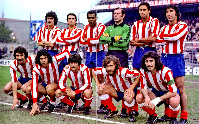 CLUB ATLÉTICO DE MADRID. Temporada 1976-77. Leal, Alberto, Luis Pereira, Miguel Reina, Eusebio, Panadero Díaz. Capón, Rubén Cano, Aguilar, Robi y Rubén Ayala. CLUB ATLÉTICO DE MADRID 3 REAL CLUB CELTA DE VIGO 0 Domingo 23/01/1977. Campeonato de Liga de 1ª División, jornada 19. Madrid, estadio Vicente Calderón. GOLES: 1-0: 31’, Robi. 2-0: 48’, Rubén Ayala, de penalti. 3-0: 78’, Heredia, de penalti.