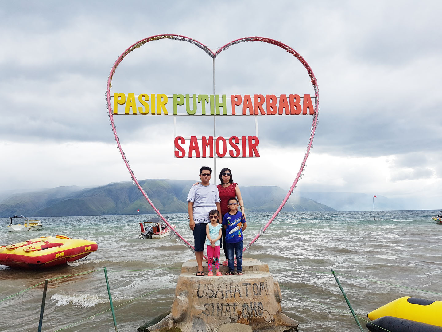 Pantai Pasir Putih Parbaba Samosir