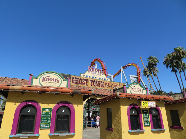 Knott's Berry Farm Park Entrance Plaza