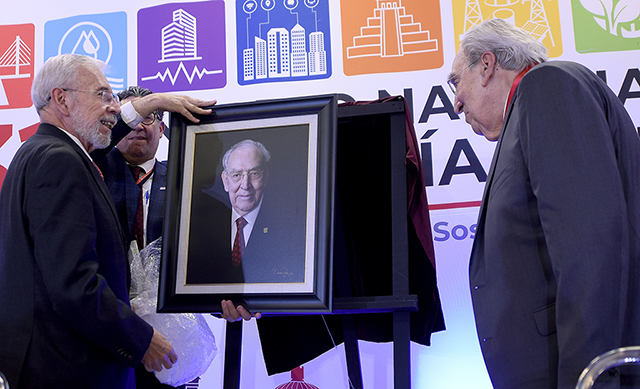 Al inaugurar el 31 Congreso Nacional del Colegio de Ingenieros Civiles de México, elk titular de la SICT rindió homenaje al ingeniero tabasqueño Leandro Rovirosa Wad