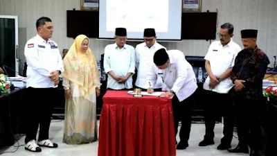 Wako Zul Elfian Umar Tandatangani KUA PPAS APBD Kota Solok Tahun 2025