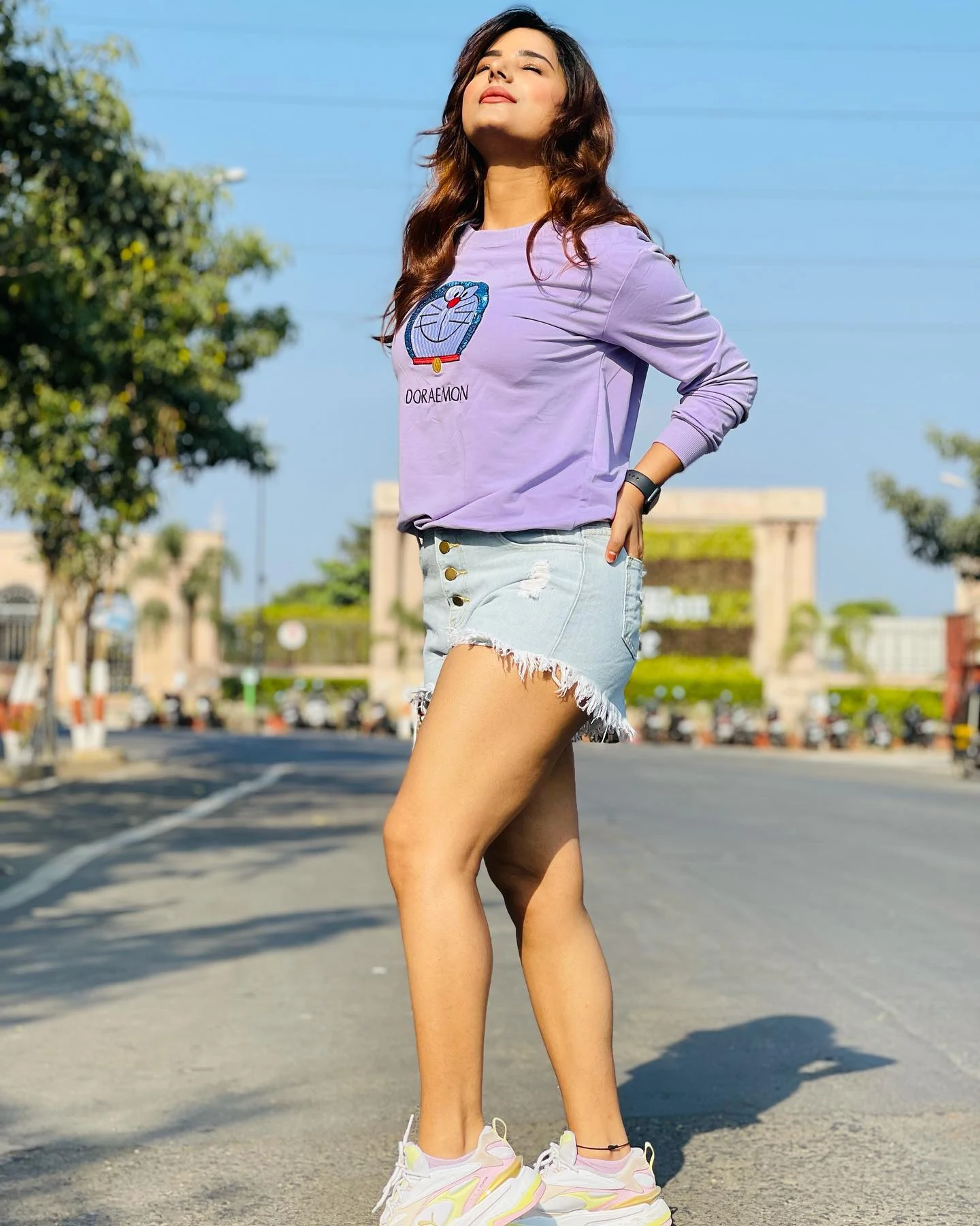 Anushka Srivastava latest hot And Gorgeous looks and sexy thighs in shorts