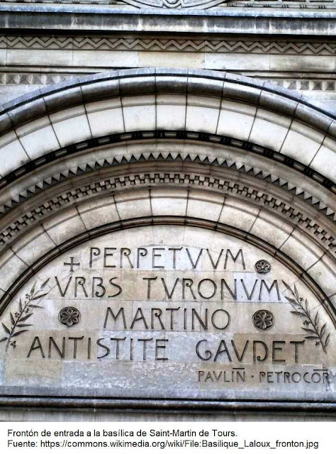 frontón de entrada a la Basílica de Saint-Martin