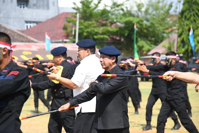 Ketua DPRD Provinsi Lampung Mingrum Gumay Kenakan Baret Biru di HUT Brimob Ke-78