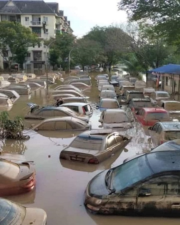 Many Cars Suffer From Total Loss Due To The Flood