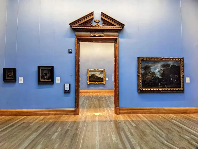 Dublin City Centre in a Day: Doorway and paintings in the National Gallery of Ireland
