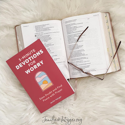 5-Minute Devotions for Worry: Easy Doubt and Find Peace with Prayer