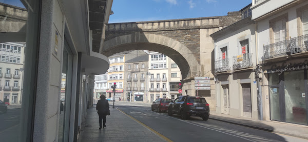 Puerta de San Fernando en la muralla de Lugo. Camino Primitivo