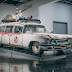 Una colección de vehículos icónicos de Hollywood se exhibe en el Petersen Automotive Museum