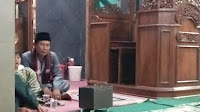 Bhabinkamtibmas Desa Ciparay Bripka Kokon Nurjaman Melaksanakan Taraweh Keliling Bersama Pemerintah Desa Ciparay