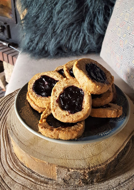 Biscuits sablés de Noël aux saveurs praliné, fruits de la passion et citron  vert