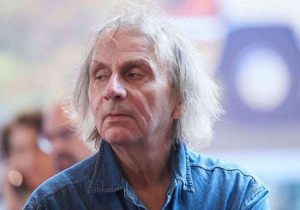 Dans son nouveau roman, Houellebecq égratigne Macron et compare Zemmour à Marchais