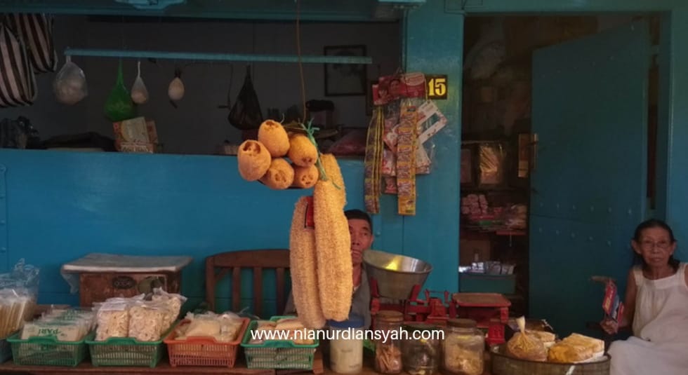 Bangunan warung di pasar gang baru