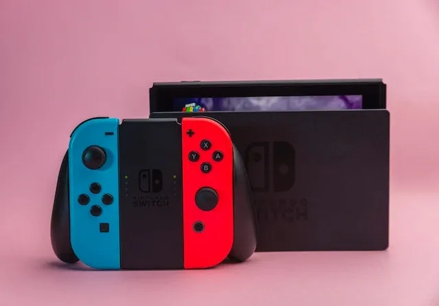 مقارنة بين Nintendo Switch و Switch OLED والأختلاف في العرض و وحدة التحكم و أيهما أفضل