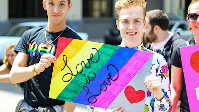 Pawai LGBT pertama Jepang diadakan di daerah Shinjuku Tokyo untuk meningkatkan kesadaran tentang hak
