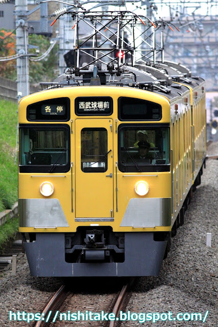 狭山線で運転された2000系2400番台の2+2編成。　2014.11.11　西所沢－下山口