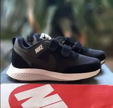 Sepatu nike untuk anak sekolah