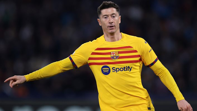 Robert Lewandowski mencetak satu gol dalam hasil imbang 1-1 Barcelona di Napoli